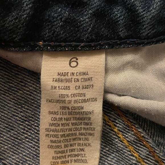 🌼 American Eagle Distressed Denim Shorts, Size 6 - Picture 3 of 6